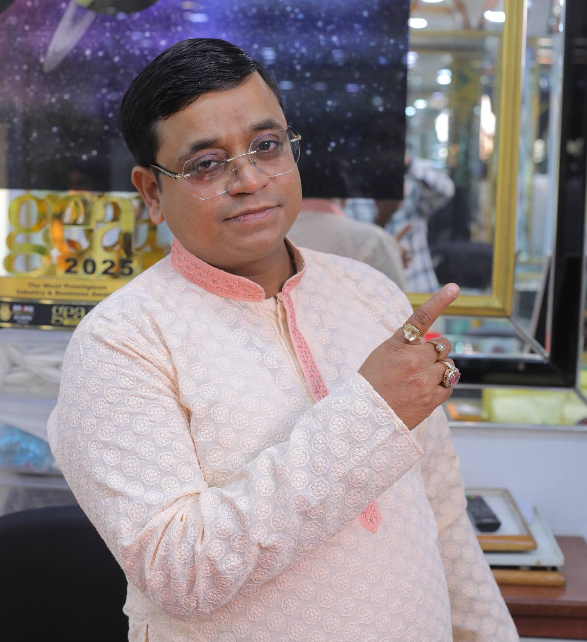 Astrologer SK Abid indicate his chamber address