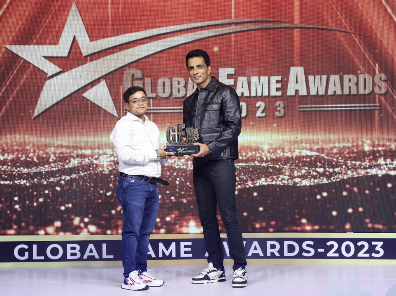 Astrologer SK Abid receiving global fame award 2023 from a celebrity, Sonu Sood